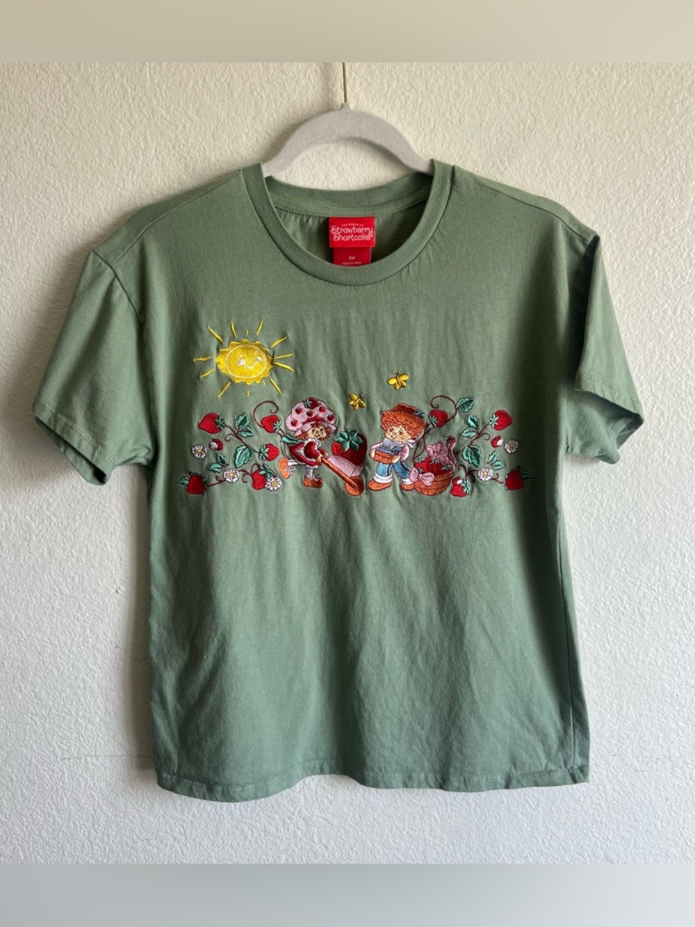 Strawberry Shortcake Huckleberry Pie  Embroidered Tee Green By BoxLunch SM - Picture 3 of 10